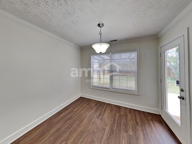 Building Photo - 1725 Kinsale Ave