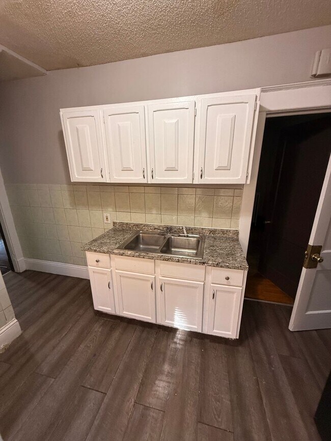 Building Photo - 3718 Oakland Ave S