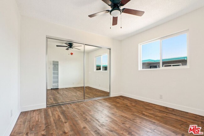 Building Photo - 1212 W 107th St