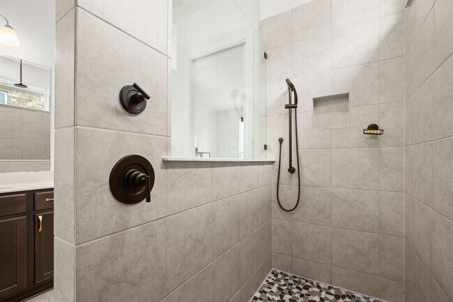 Building Photo - 385 Barnhill Lp