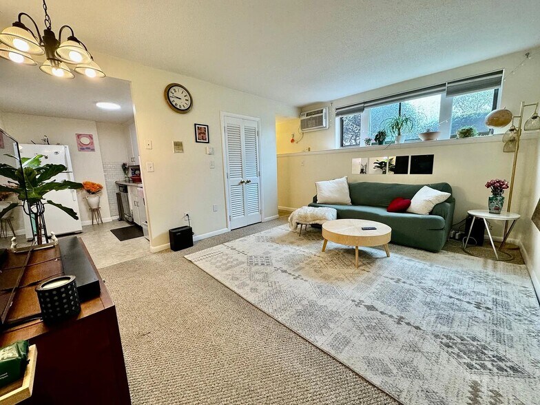 Living room. - 20 School Ave