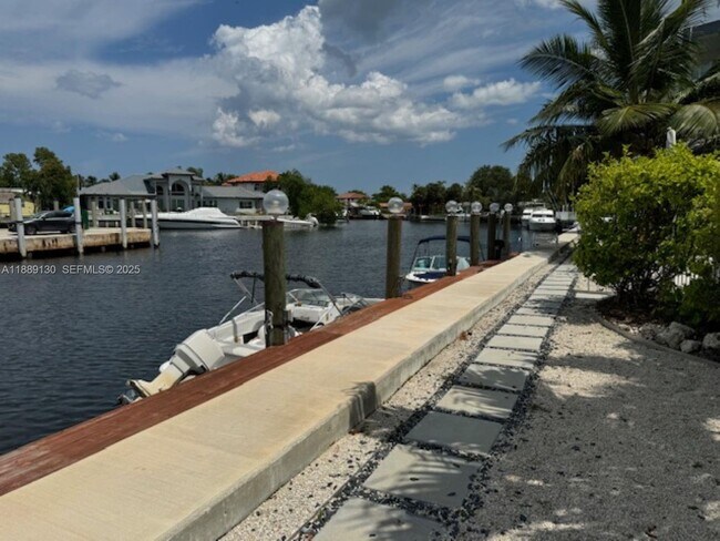 Building Photo - 13105 Ixora Ct