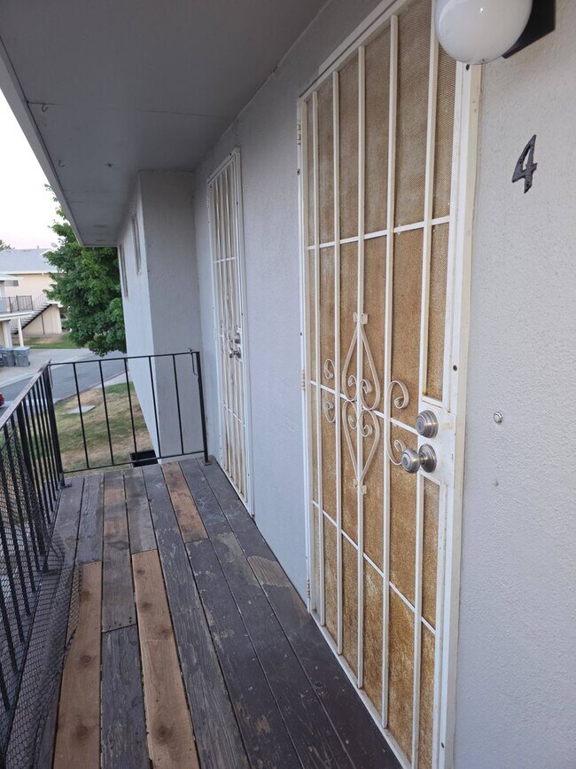 Building Photo - 3704 Sapphire Dr