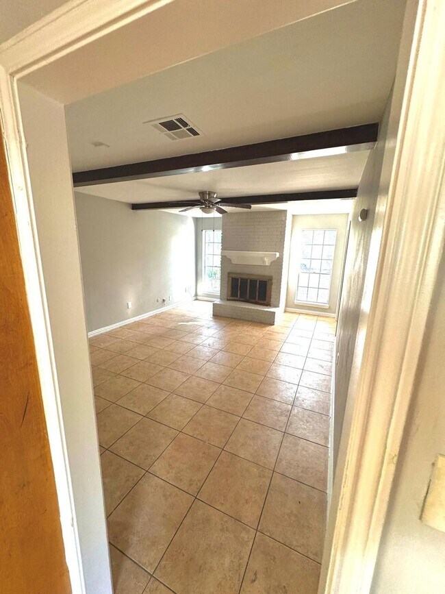 Building Photo - 10502 Greencreek Dr