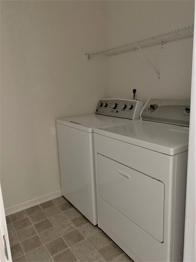 Building Photo - Beautiful town home in Summerville