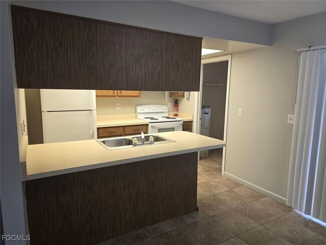 Building Photo - 2312 SE 6th Terrace