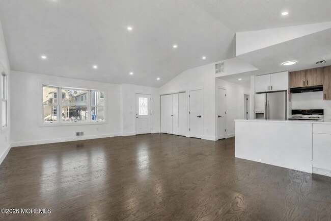 Building Photo - 526 Bradley Blvd