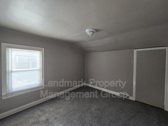 Building Photo - 9657 Outer Dr E