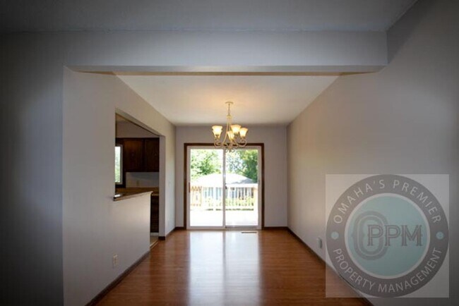Building Photo - Discover a spacious 3Bd/2.5Ba home