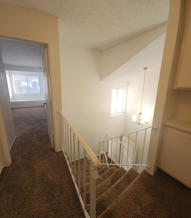Building Photo - West End Ventura 3 bedroom townhome with attached garage and spacious yard