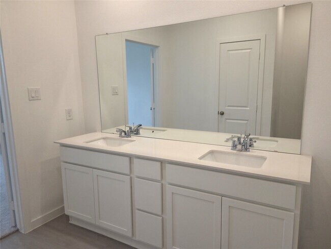 Building Photo - 6511 Silver Emperor Ln