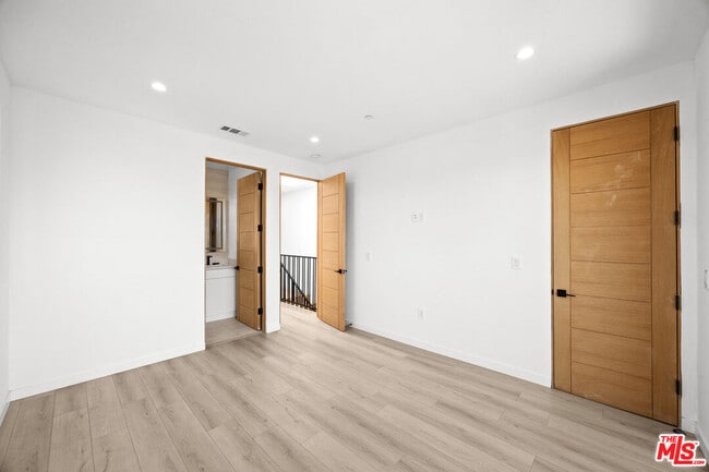 Building Photo - 2123 Cloverdale Ave