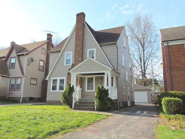 Primary Photo - Renovated 3 Bed - 1.5 Bath Colonial for Rent!