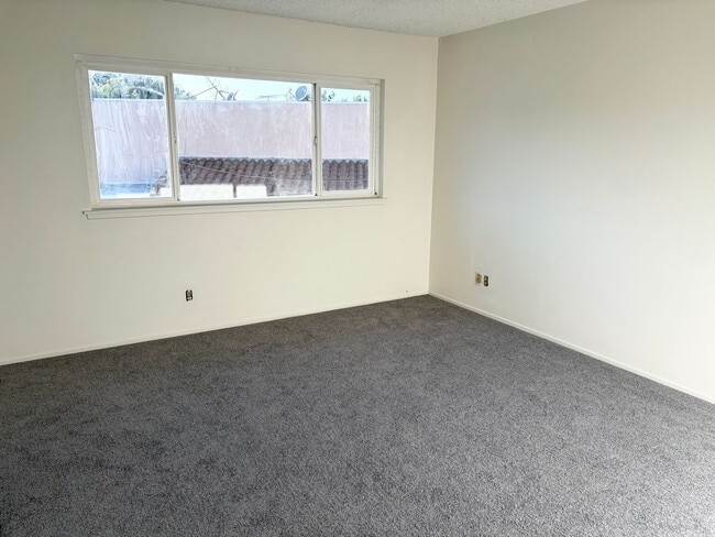 Building Photo - Welcome Home to a Desirable Whittier Community - Spacious 3-Bed, 2-Bath Townhome