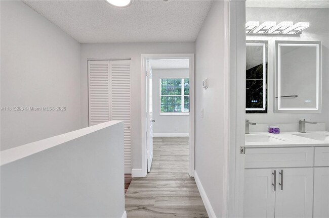 Building Photo - 16607 Hemingway Dr