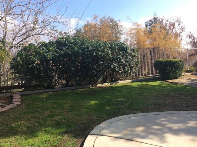 Building Photo - 3 Bedroom 2 bathroom Home in Corona