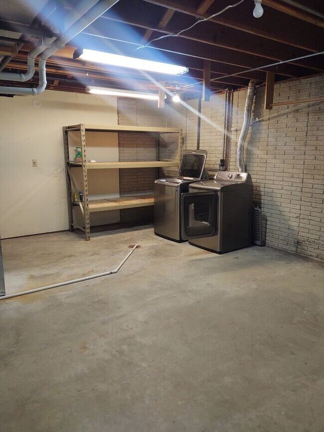 Building Photo - $2,350 | 3 Bedroom, 3 Bathroom House | No ...