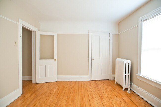 Building Photo - 2216 E Ivanhoe Pl