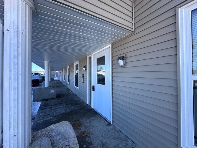 Building Photo - Noble Estates |||