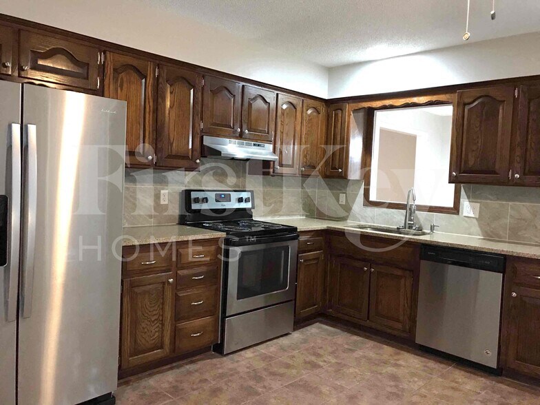 Building Photo - 8802 W 95th Terrace