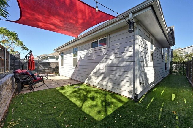 Building Photo - 2108 Hermia St