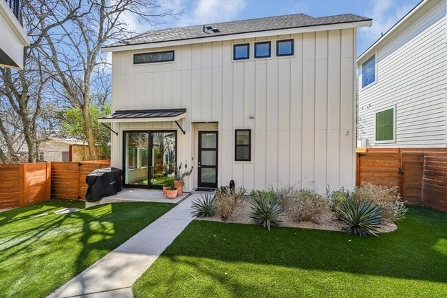 Building Photo - 907 Redd St