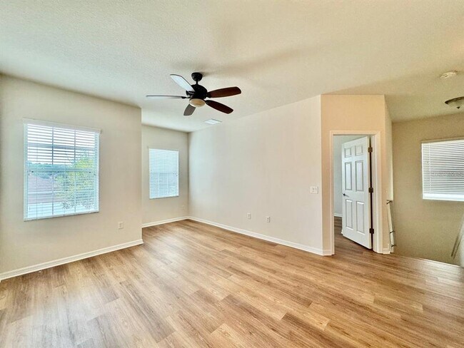 Building Photo - 9614 Oak Glade Ave