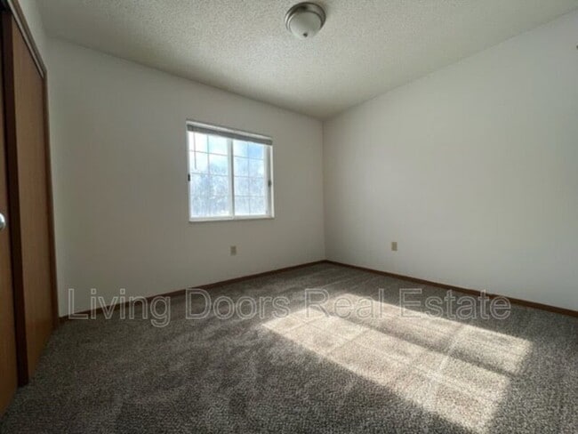 Building Photo - 605 S Washington St