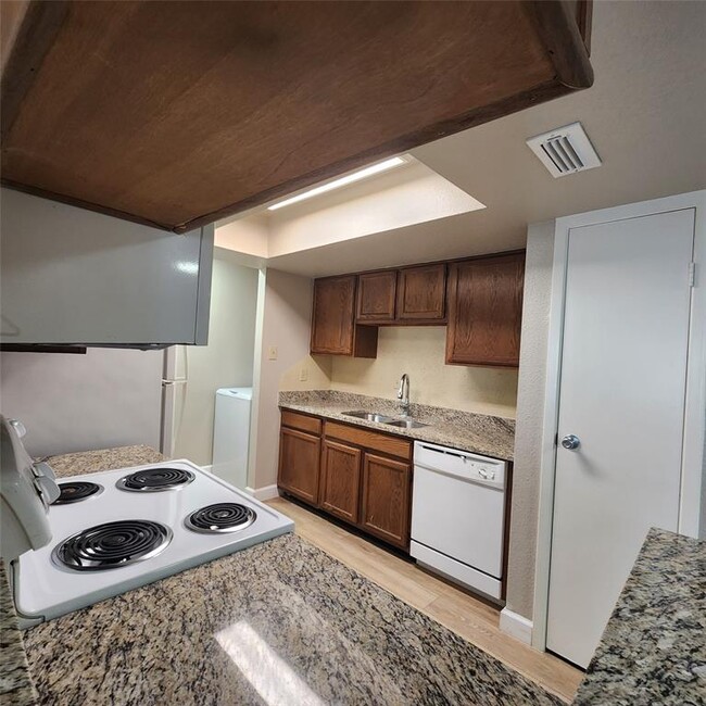 Building Photo - 14777 Wunderlich Dr