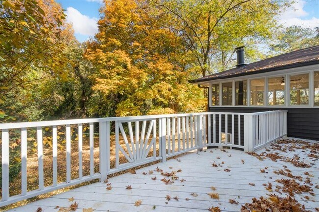 Building Photo - 2958 Harcourt Dr