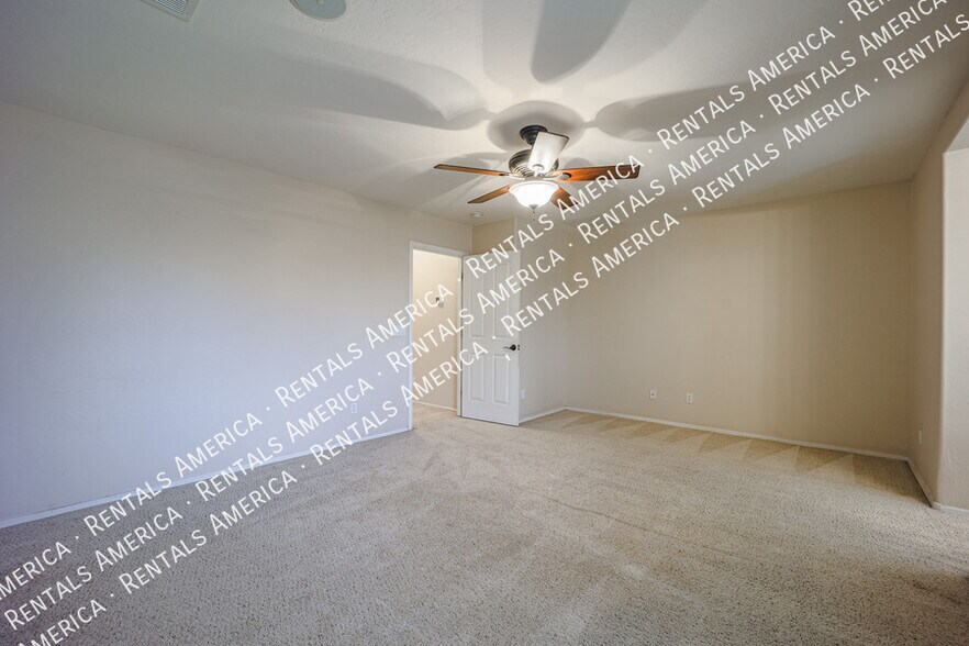 Building Photo - 3854 E Parkview Dr