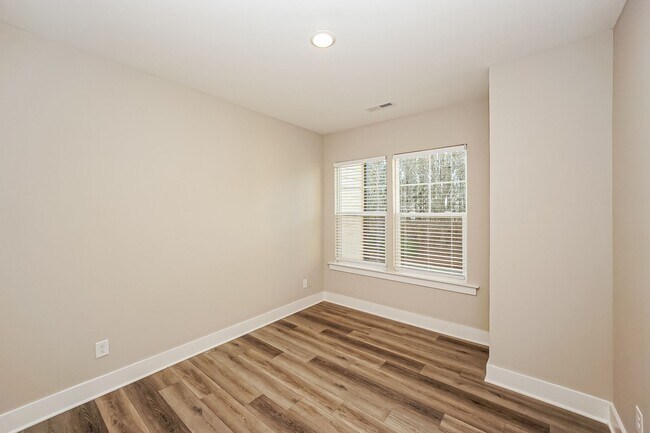 Building Photo - End-Unit Townhome w/3BR + 2-Car Garage + Balcony  - FIRST MONTH FREE