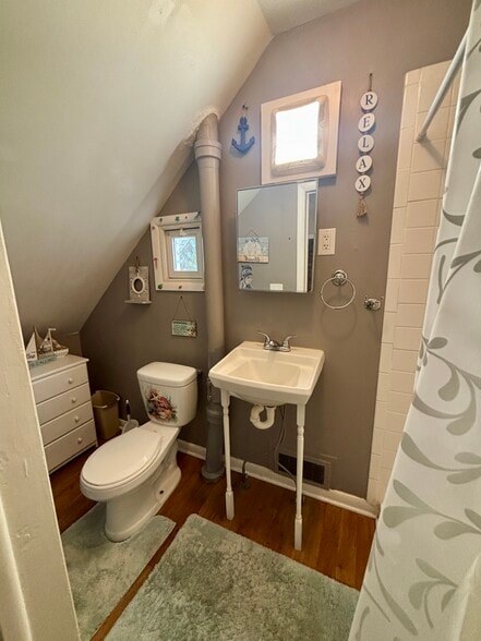 Bathroom - 606 Dewey Ave