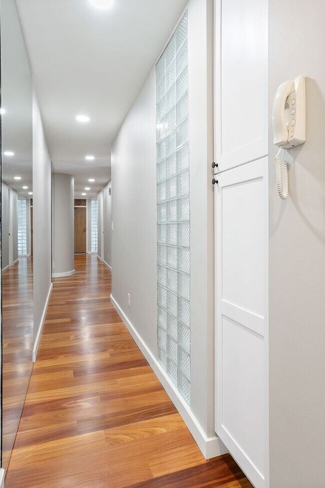 Building Photo - Stunning ALKI WATERFRONT Condo Overlooking Majestic Puget Sound!