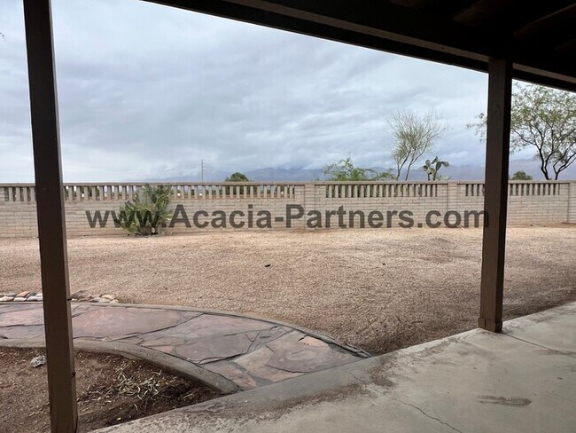 Building Photo - Two Bedroom Home