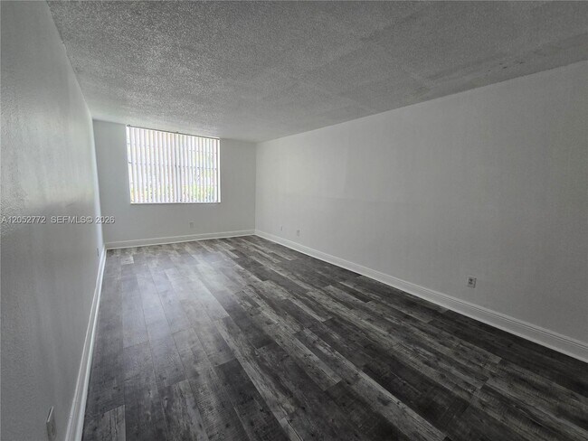 Building Photo - 484 NW 165th St