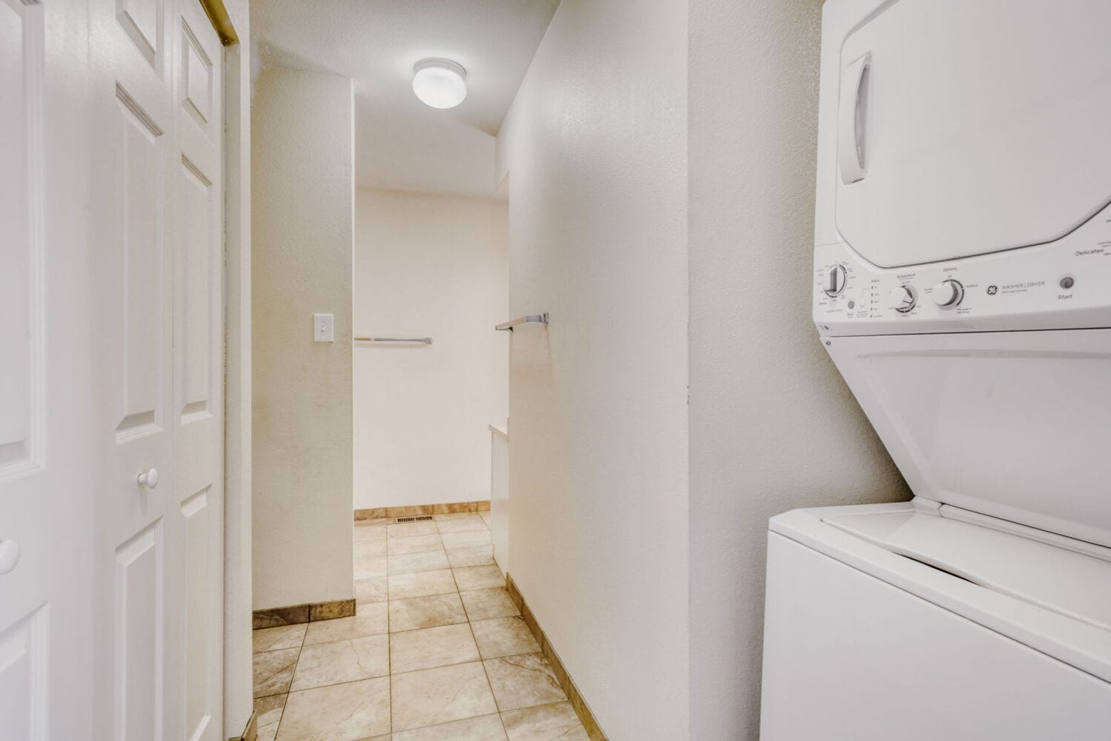 Building Photo - 8466 Everett Way