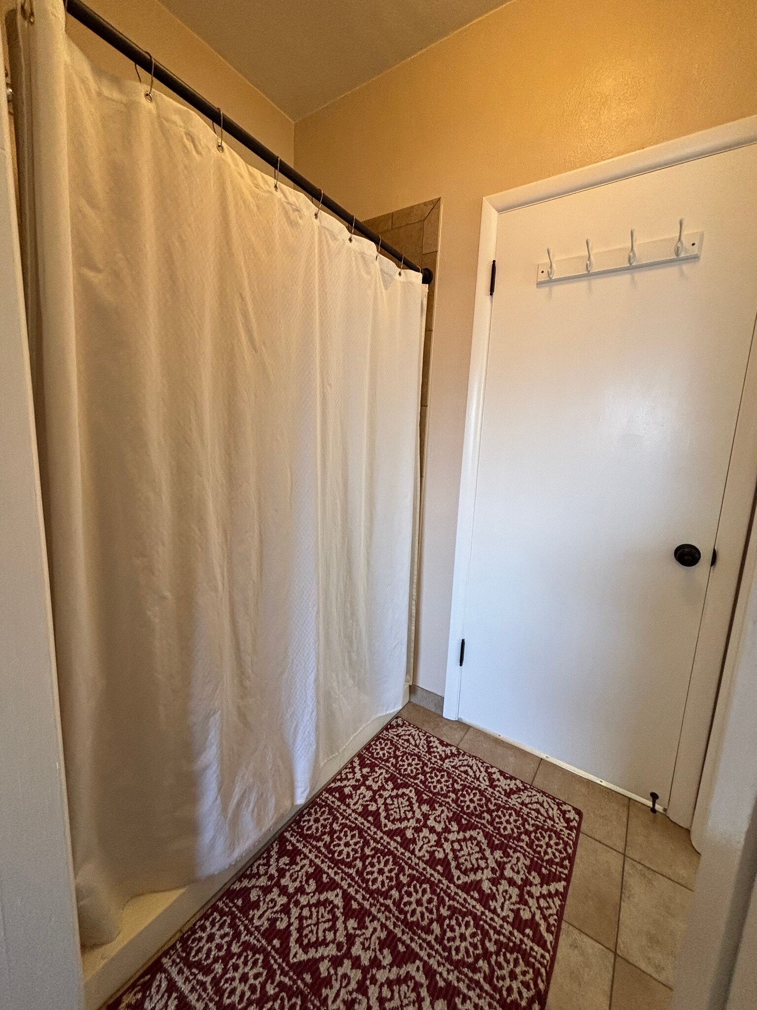 Building Photo - 211 S 6th Ave