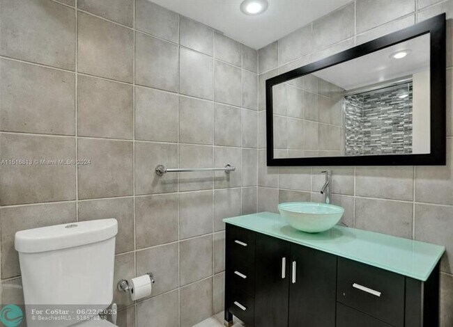 Building Photo - 11930 N Bayshore Dr