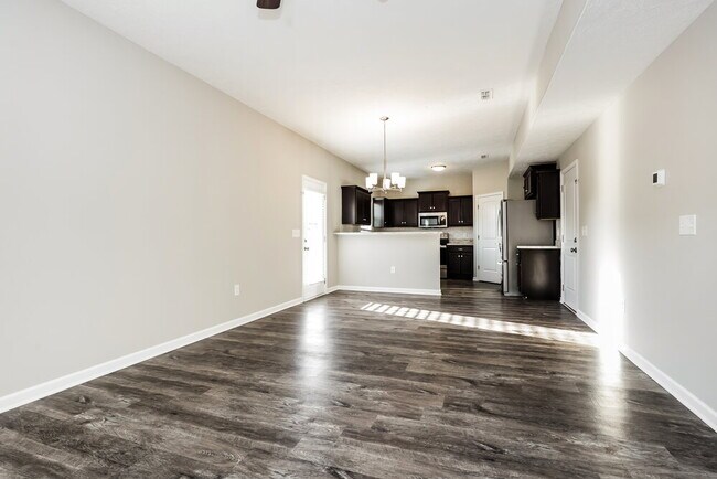 Building Photo - 1716 Sunray Dr