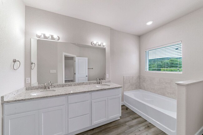 Building Photo - 3 Bedroom/3.5 Bath The Preserve At the Dom...
