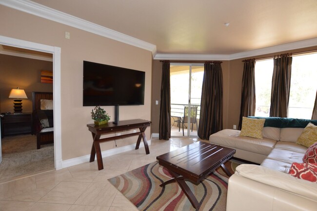 Building Photo - Meridian Luxury 2 Bd | 2 Ba Condo .