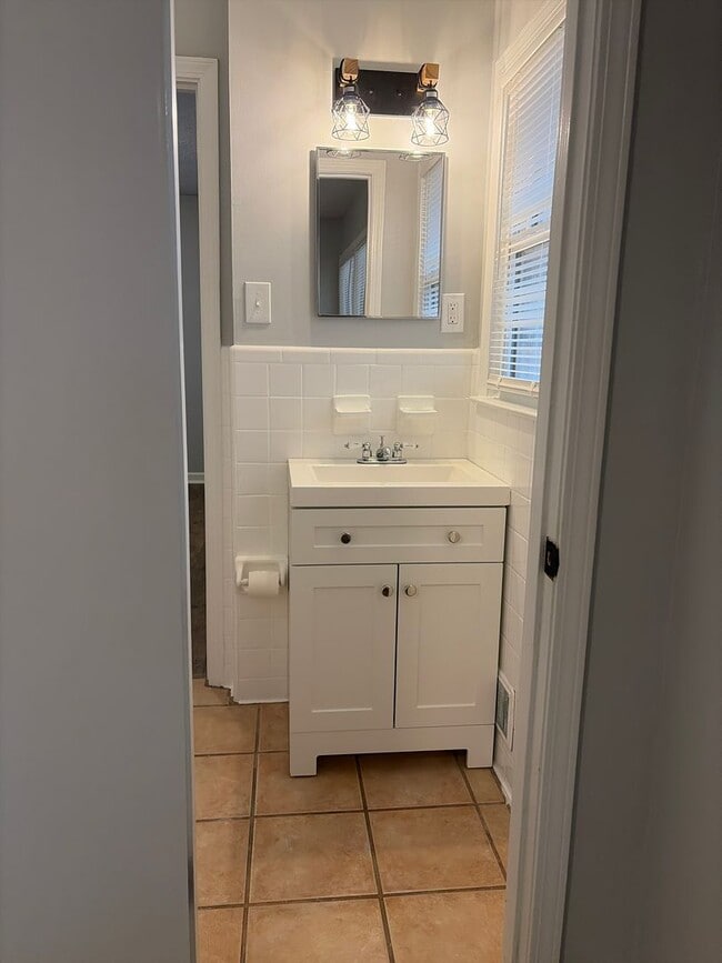 Building Photo - Renovated Ranch Home