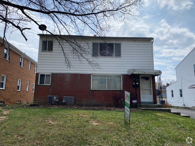 Building Photo - 1726 Tanglewood Dr