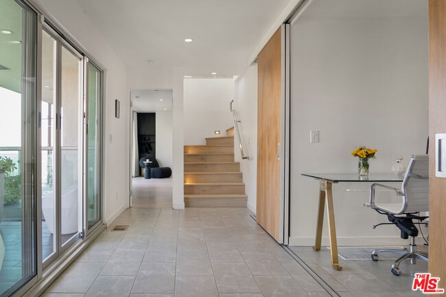 Building Photo - 1430 Miller Dr