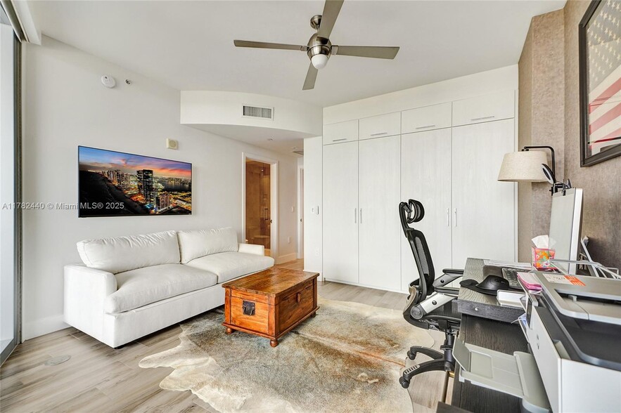 Building Photo - 17121 Collins Ave
