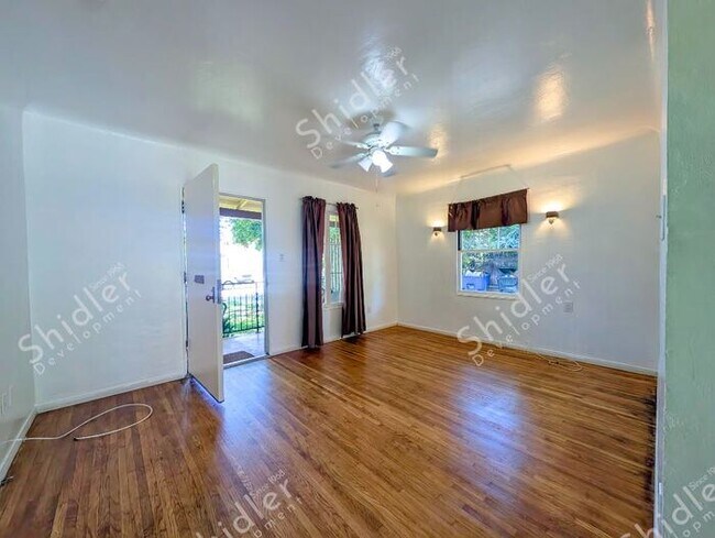Building Photo - 2 Bedroom 1 Bath and 2 Massive Yard in North San Bernardino