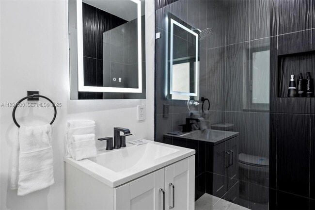 Building Photo - 1651 SW 13th Ave