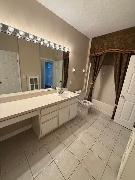 Building Photo - 7801 Point Meadows Dr