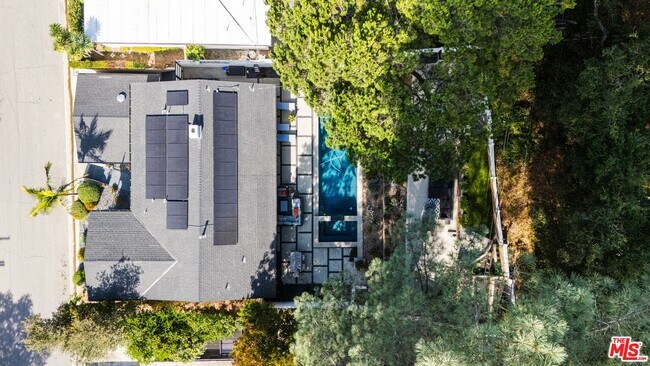 Building Photo - 3116 Beachwood Dr